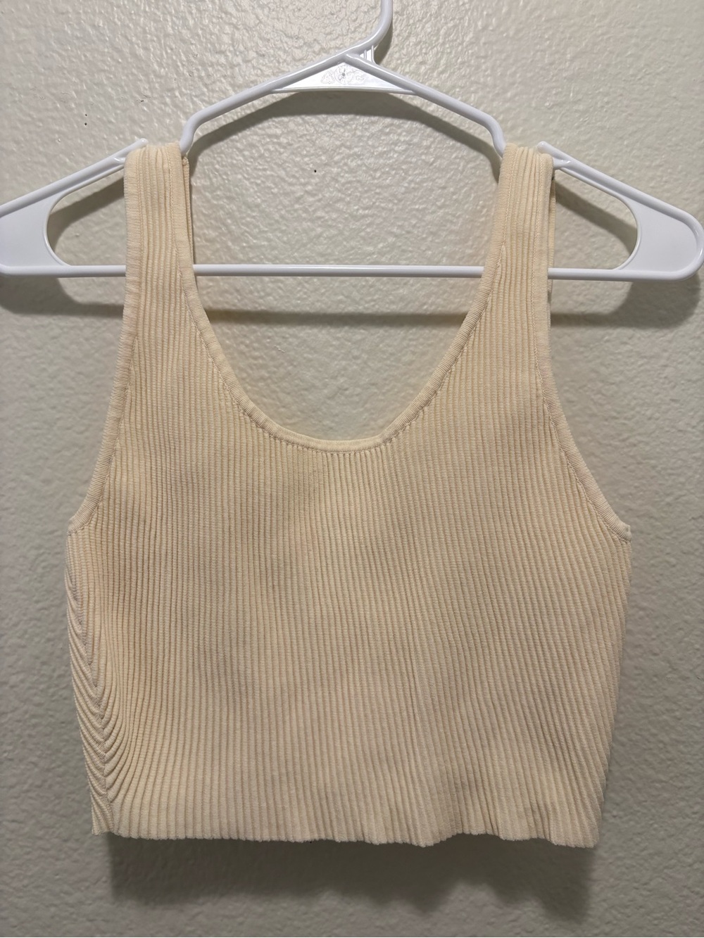 Cozi Ribbed Scoop Crop Tank - Cream